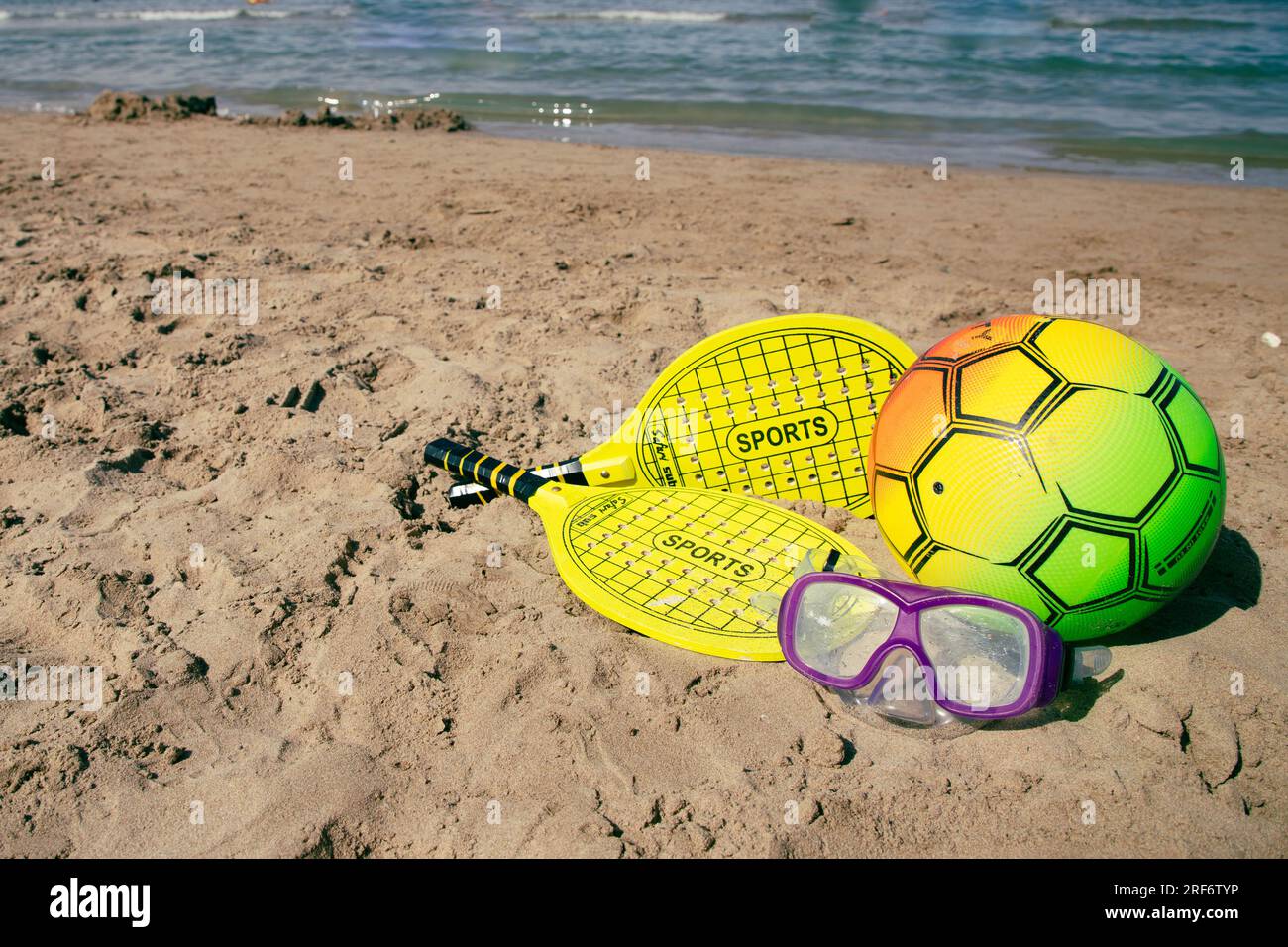 Male volleyball player sunset hi-res stock photography and images - Alamy
