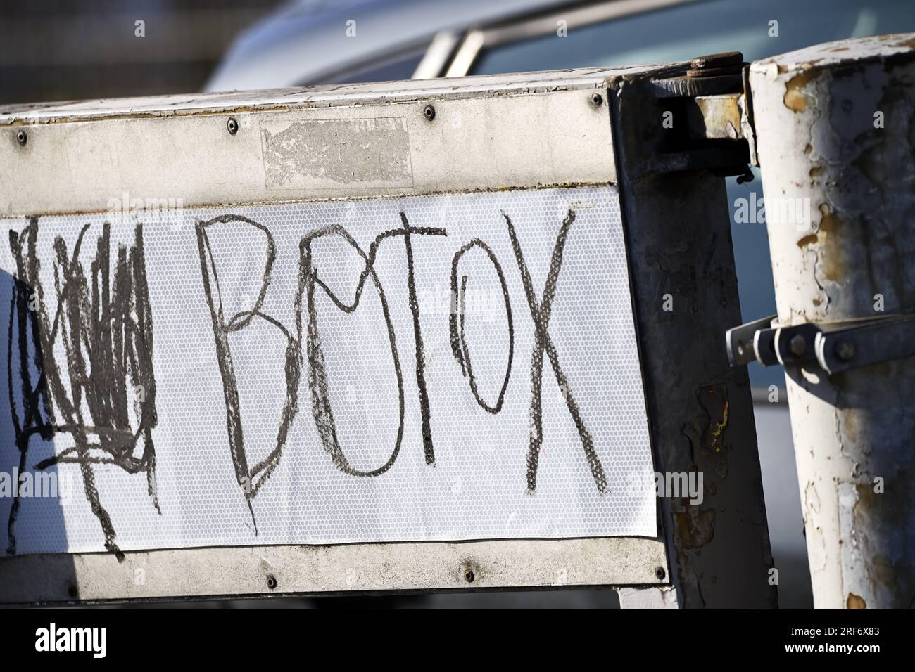 Schriftzug Botox auf einem Verkehrsschild in Rothenburgsort, Hamburg, Deutschland Stock Photo