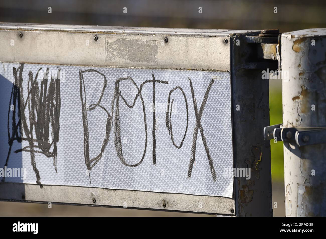 Schriftzug Botox auf einem Verkehrsschild in Rothenburgsort, Hamburg, Deutschland Stock Photo