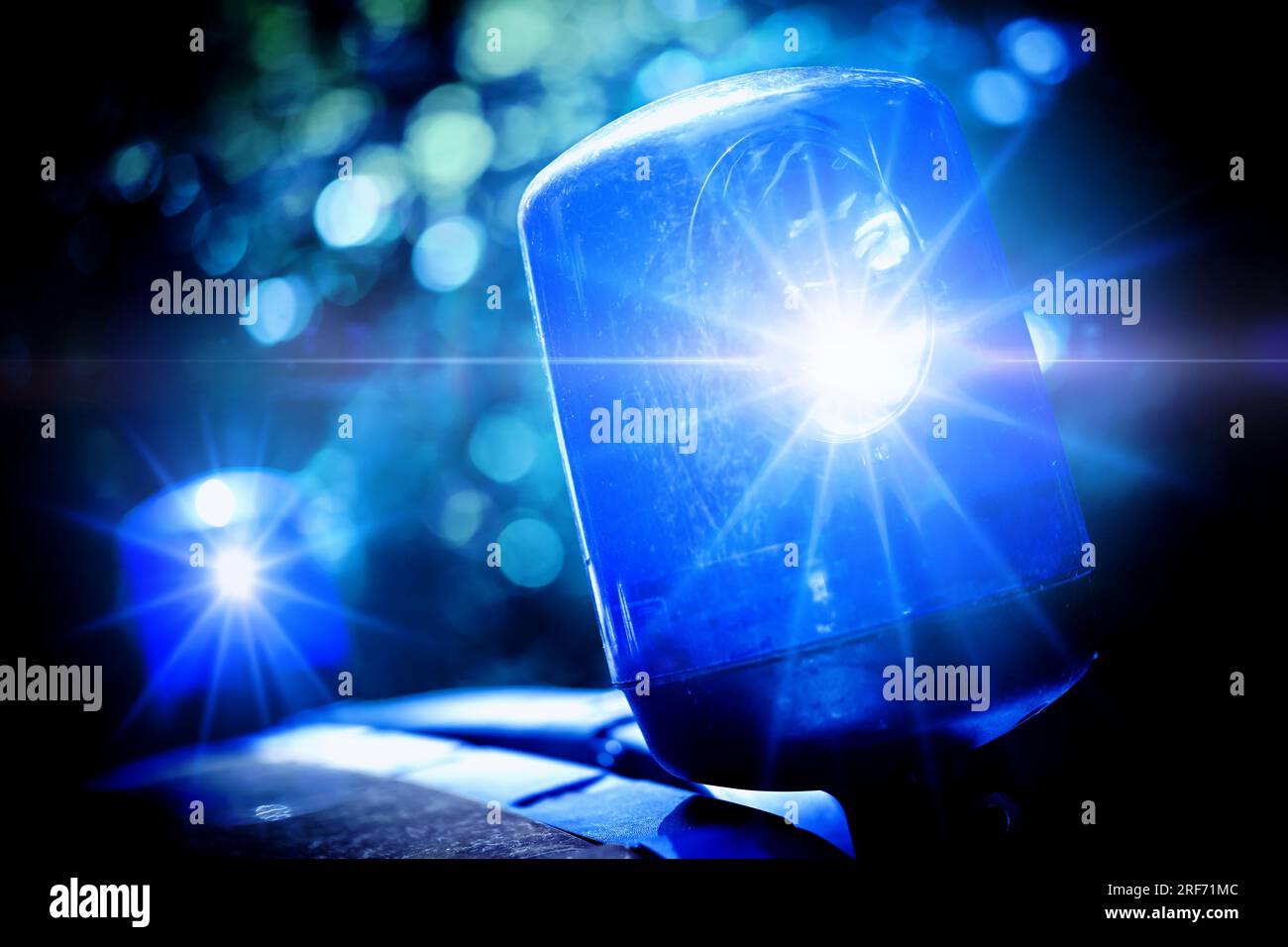 FOTOMONTAGE, Polizei mit Blaulicht, Symbolfoto Polizeieinsatz Stock Photo