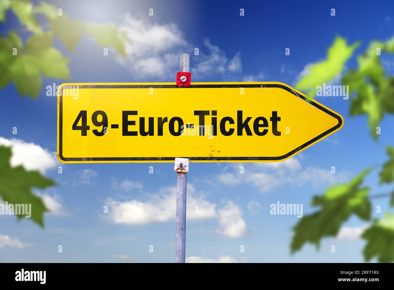 FOTOMONTAGE, Wegweiser mit Aufschrift 49-Euro-Ticket, 49-Euro-Ticket als möglicher Nachfolger des Neun-Euro-Tickets, Symbolfoto Stock Photo
