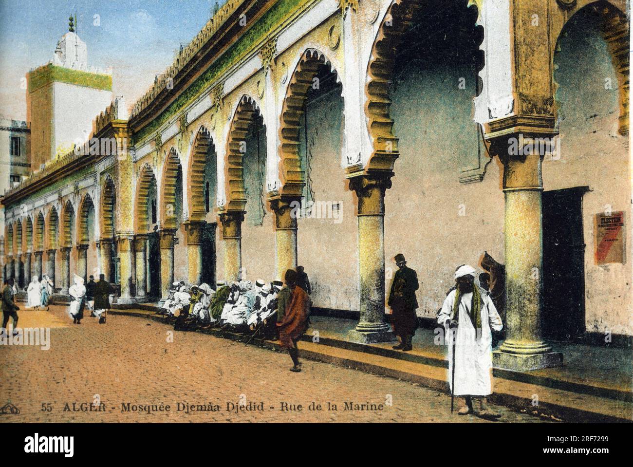 La mosquee Djemaa Djedid ( ou Mosquee de la pecherie, construite en 1660), vue par la rue de la Marine, a Alger , carte postale en couleur, 1931. Collection Leonard de Selva. Stock Photo