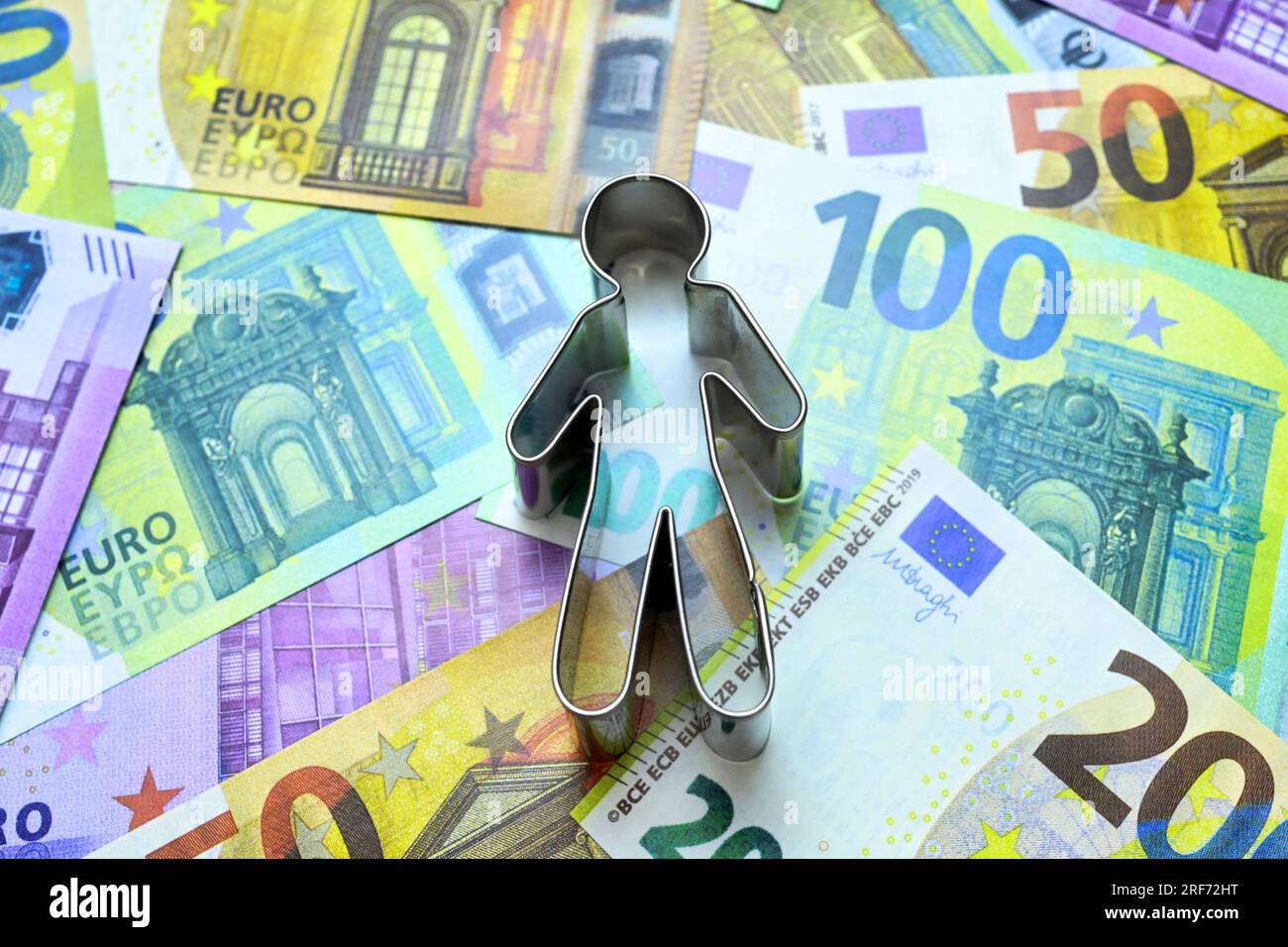 Figur auf Geldscheinen, Symbolfoto Bürgergeld Stock Photo