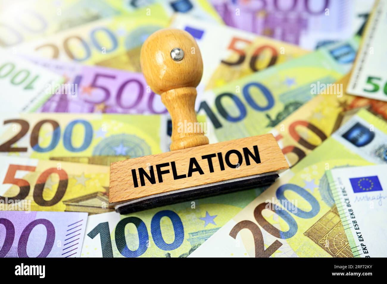 FOTOMONTAGE, Stempel mit Aufschrift Inflation auf Euroscheinen Stock Photo