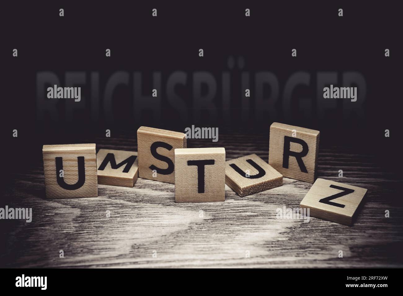 FOTOMONTAGE, Buchstaben bilden den Schriftzug Umsturz, im Hintergrund das Wort Reichsbürger Stock Photo