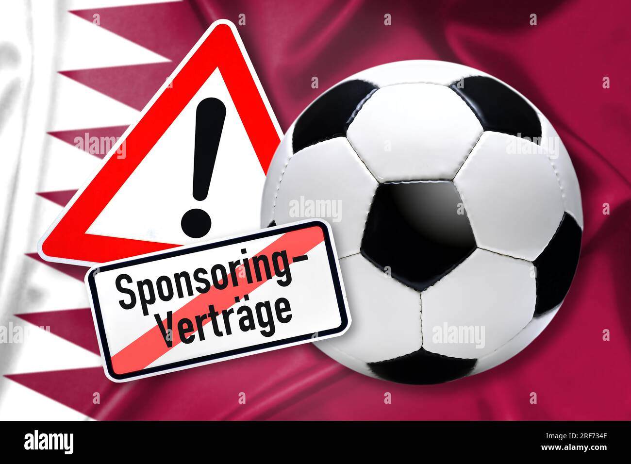 FOTOMONTAGE, Schwarz-weißer Fußball mit Warnschild und durchgestrichenem Schild mit Aufschrift Sponsoring-Verträge vor Fahne von Katar, Symbolfoto Kün Stock Photo