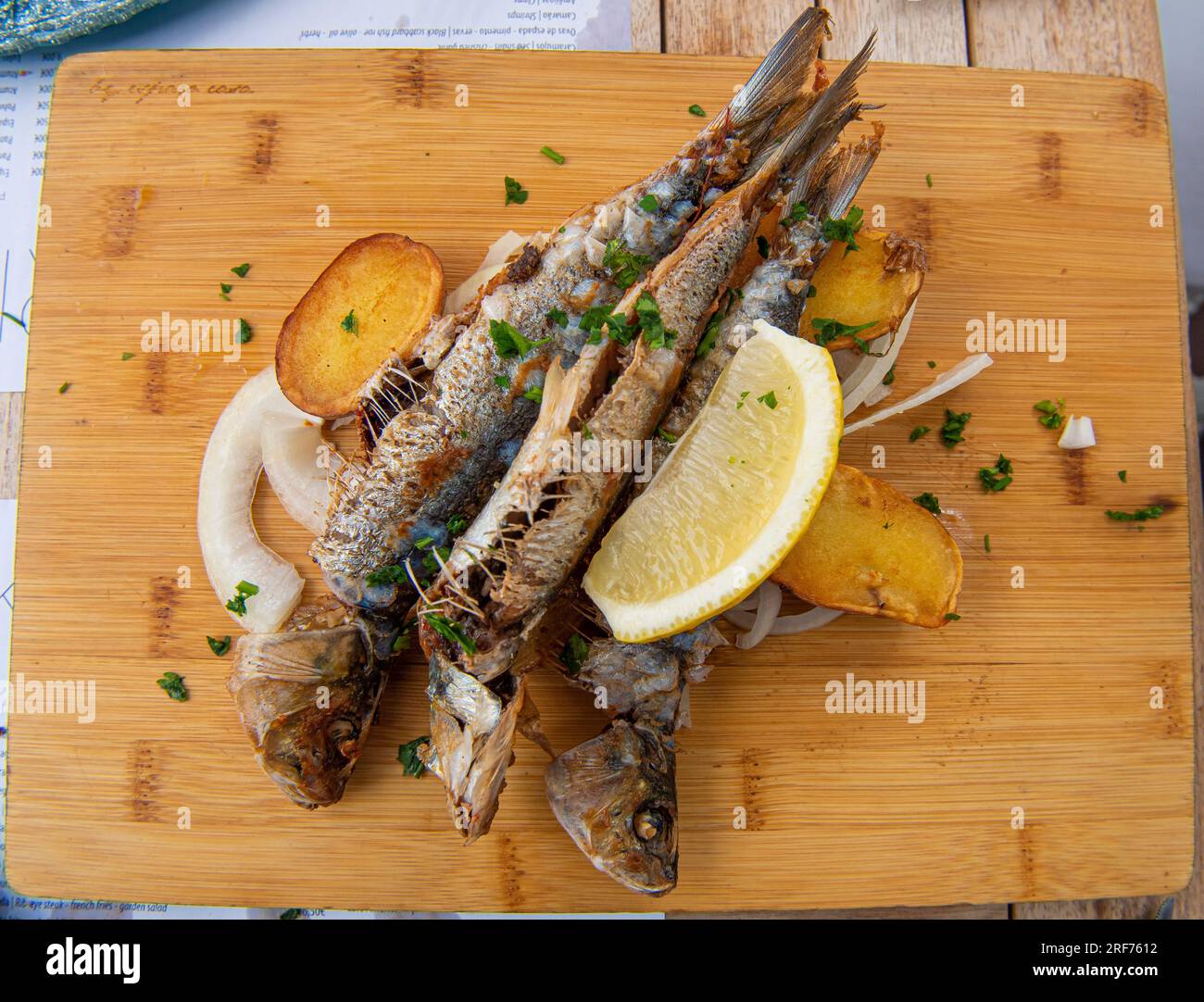 frittierte Makrelen als Vorspeise, Camara de Lobos, Funchal, Insel Madeira, Portugal Stock Photo