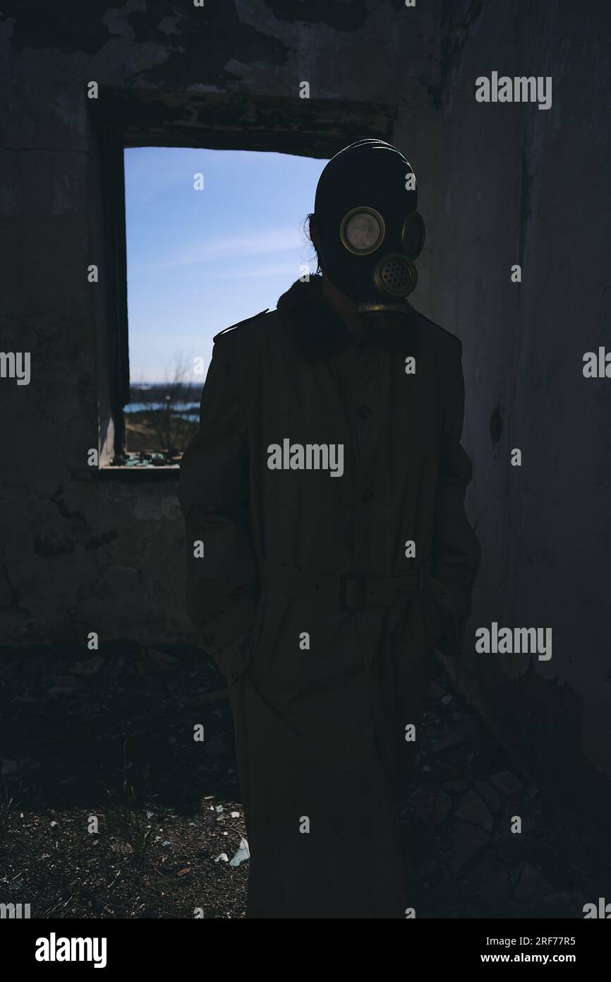 Man with gas mask hi-res stock photography and images - Alamy