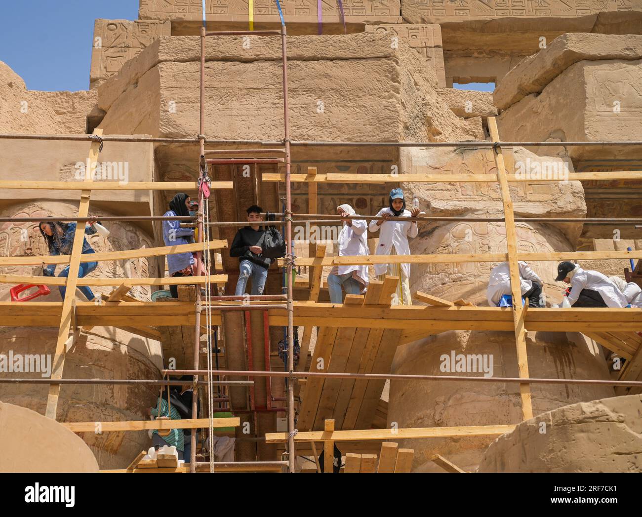Gerüst, Restaurierung, Säulen, grosse Hypostylhalle, Tempel des Amun-Re, Karnak-Tempel, Karnak, Ägypten Stock Photo