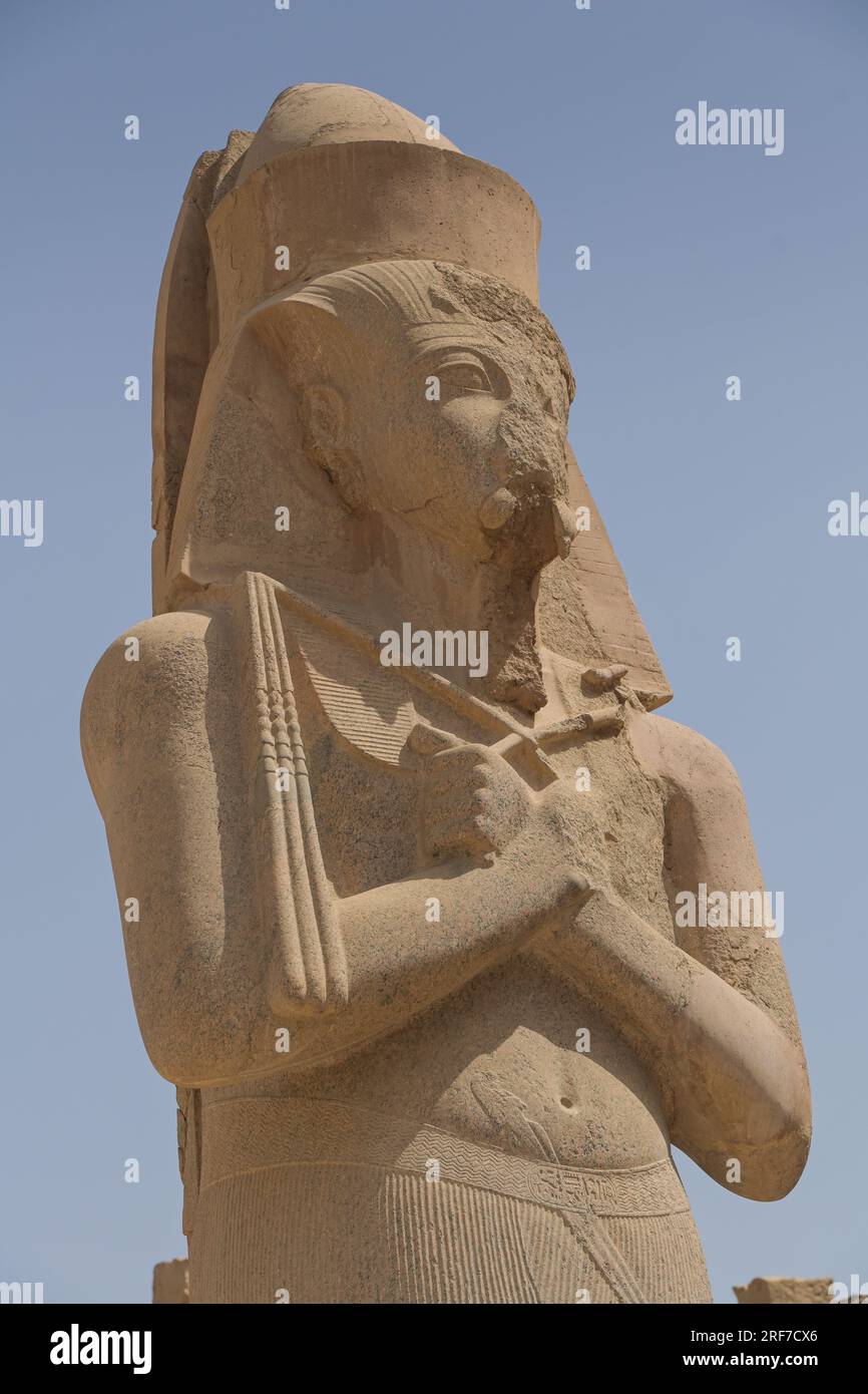 Statue Ranses Ii Statue Ramses II., Karnak-Tempel, Karnak, Ägypten Stock Photo - Alamy