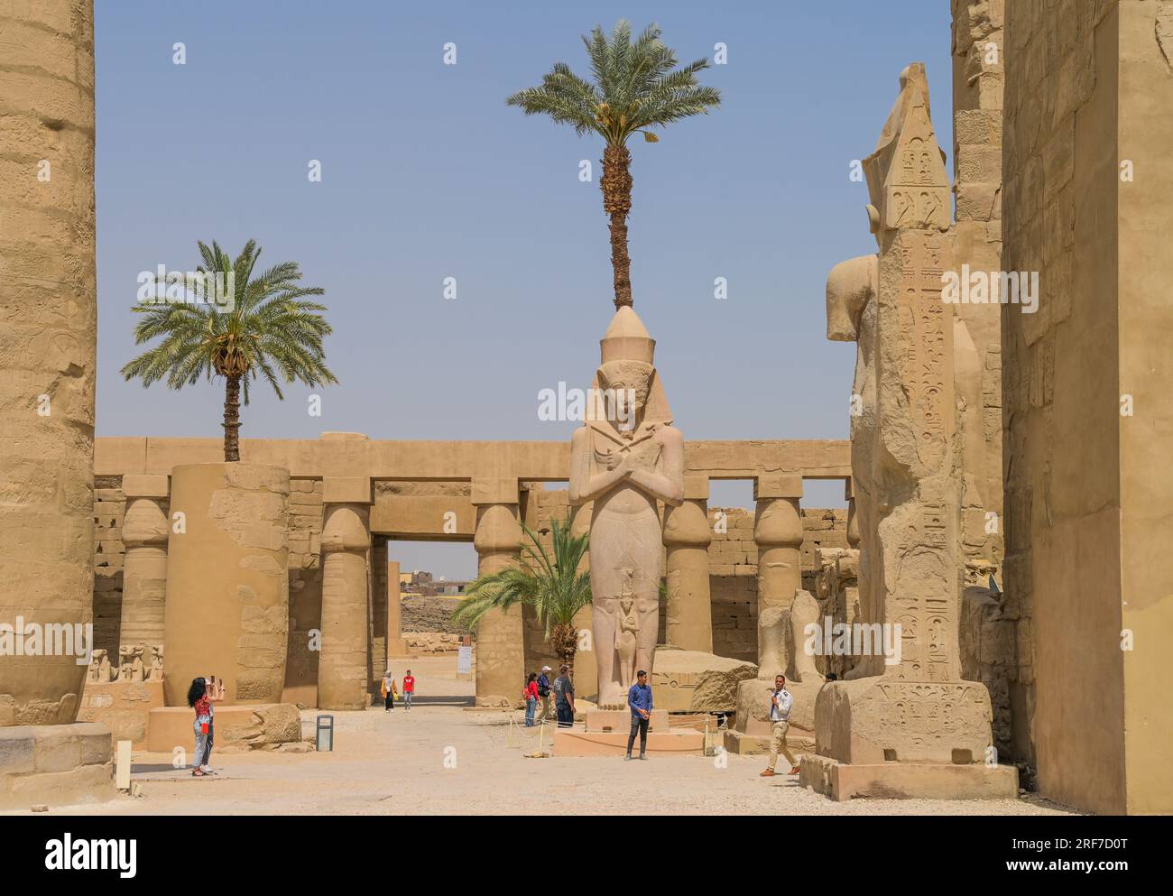 Statue Ramses II. mit seiner Tochter Meritamun, KarnakTempel, Karnak