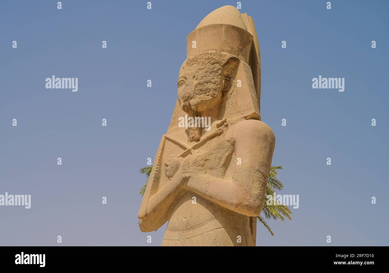 Statue Ranses Ii Statue Ramses II., Karnak-Tempel, Karnak, Ägypten Stock Photo - Alamy