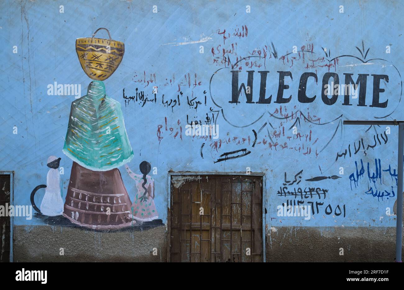 Bemalte Hauswand, Wohnhaus, Schreibfehler, englisch, nubisches Dorf, Nilinsel Elephantine, Assuan, Ägypten Stock Photo