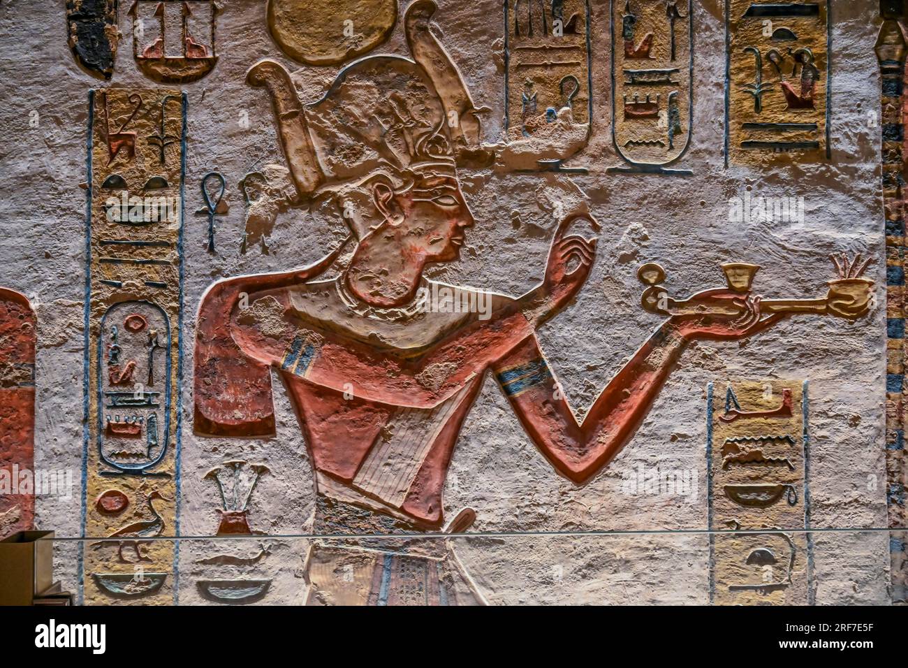 Relief, Pharao Ramses III bringt ein Rauchopfer, Grab Ramses III, KV11, Tal der Könige, Theben-West, Ägypten Stock Photo