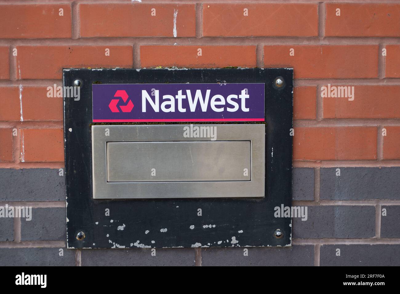 Slough, UK. 1st August, 2023. A NatWest bank branch in Slough, Berkshire. Following the closure of Nigel Farage's bank accounts by Coutts Bank who are owned by NatWest Bank, Nigel Farage has now reportedly received an apology from Coutts Bank. Nigel Farage, the former UKIP leader and now GB News reader is however, reported to be taking legal action against NatWest. Credit: Maureen McLean/Alamy Live News Stock Photo