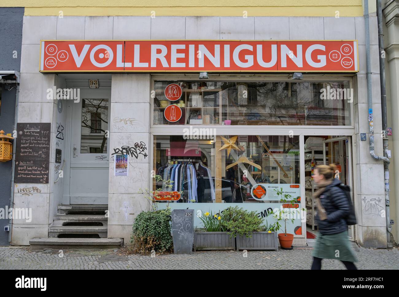Vollreinigung, Bergmannstraße, Kreuzberg, Berlin, Deutschland *** Local Caption *** , Berlin, Deutschland Stock Photo