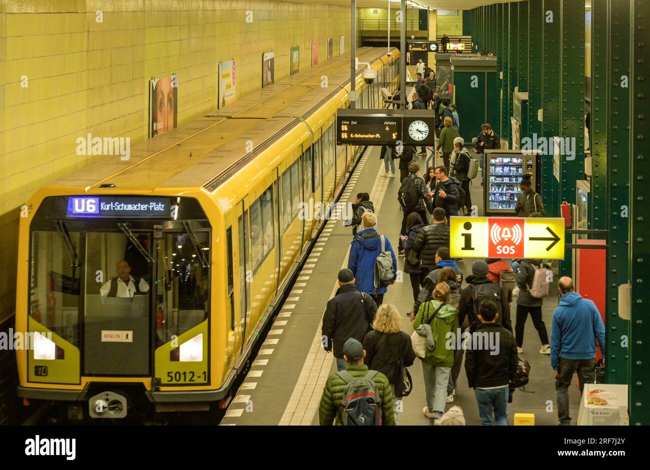 U6, UBahnhof Tempelhof, Berlin, Deutschland *** Local Caption