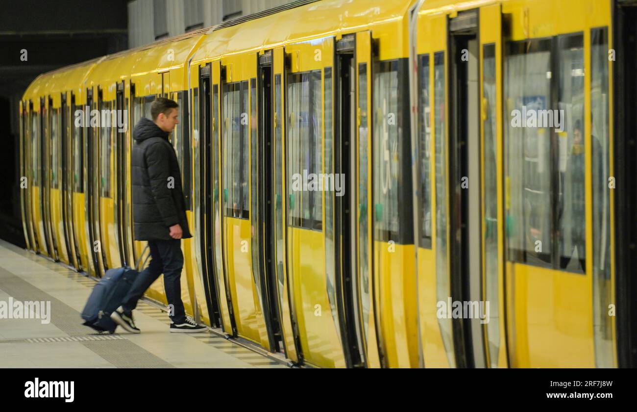 U 5, UBahnhof Unter den Linden, Mitte, Berlin, Deutschland Stock Photo Alamy