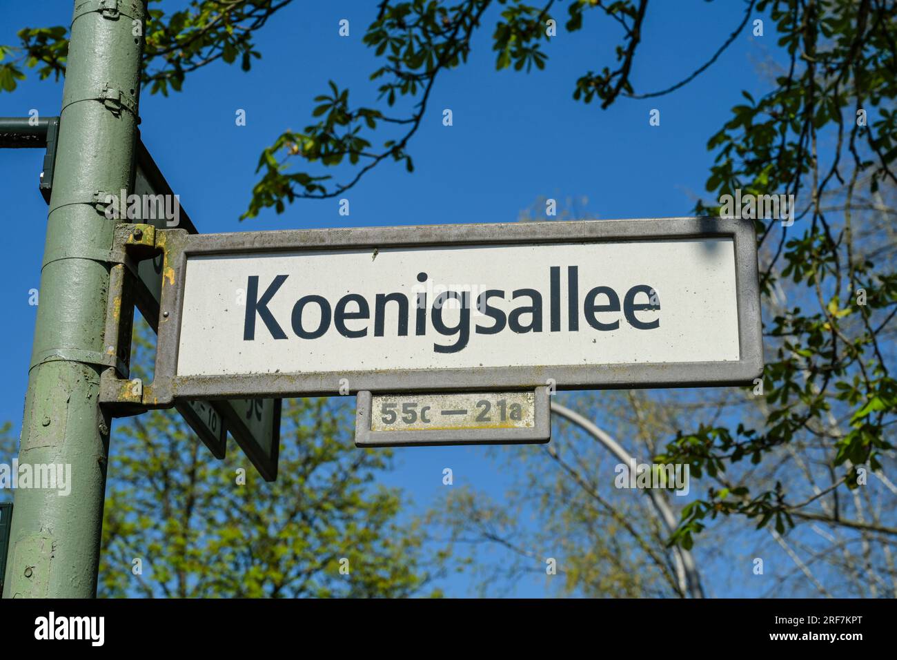 Straßenschild Koenigsallee, Grunewald, Charlottenburg-Wilmersdorf, Berlin, Deutschland *** Local Caption *** , Berlin, Deutschland Stock Photo