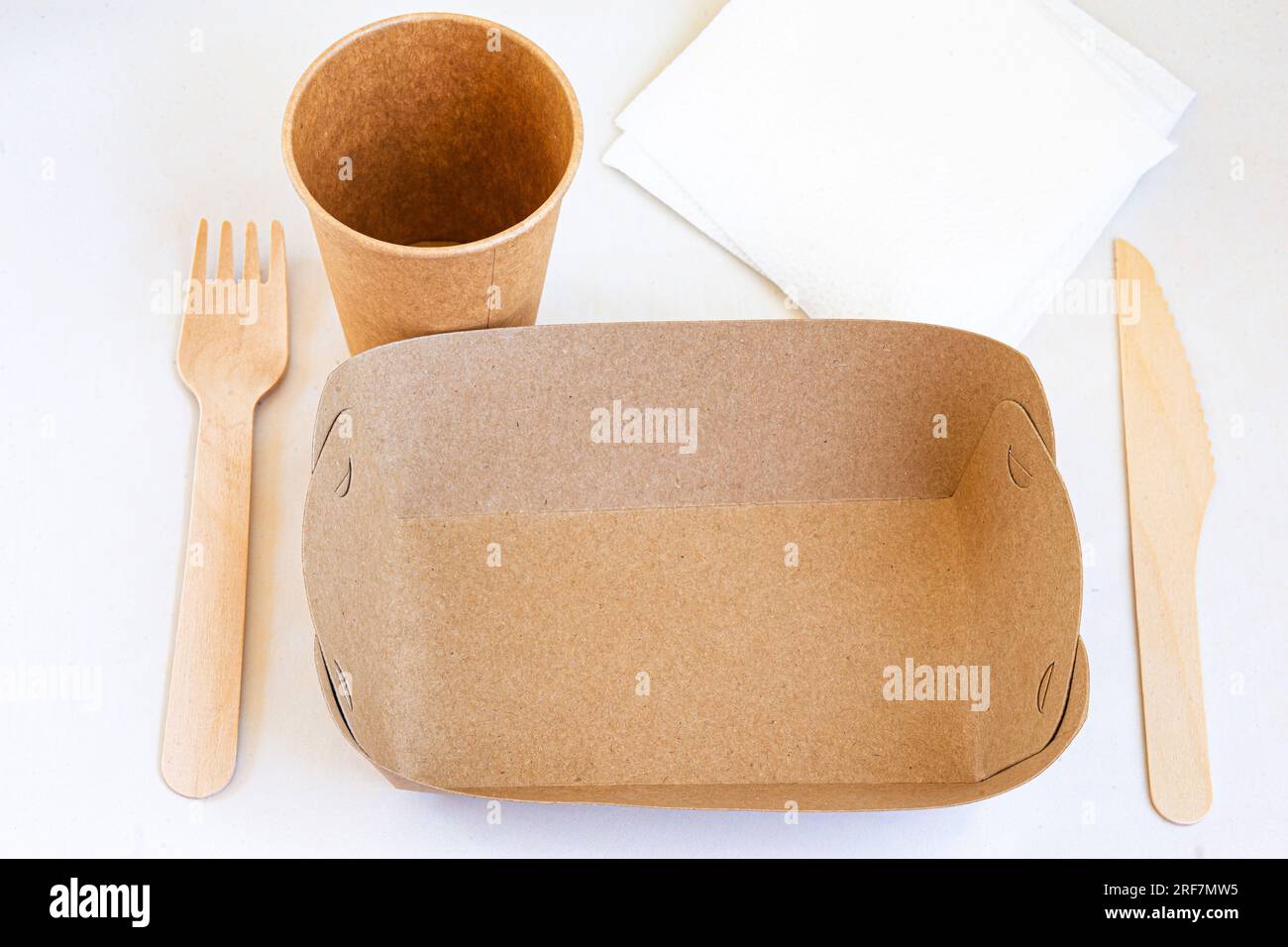 Disposable environmentally ecofriendly food packaging. Brown craft paper containers, drink