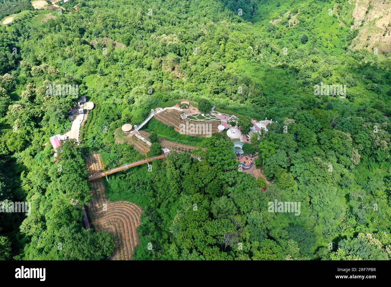 Brestdagi shaxsiy porno fotosuratlar Tanasi qoraygan, kokraklari oq rangda