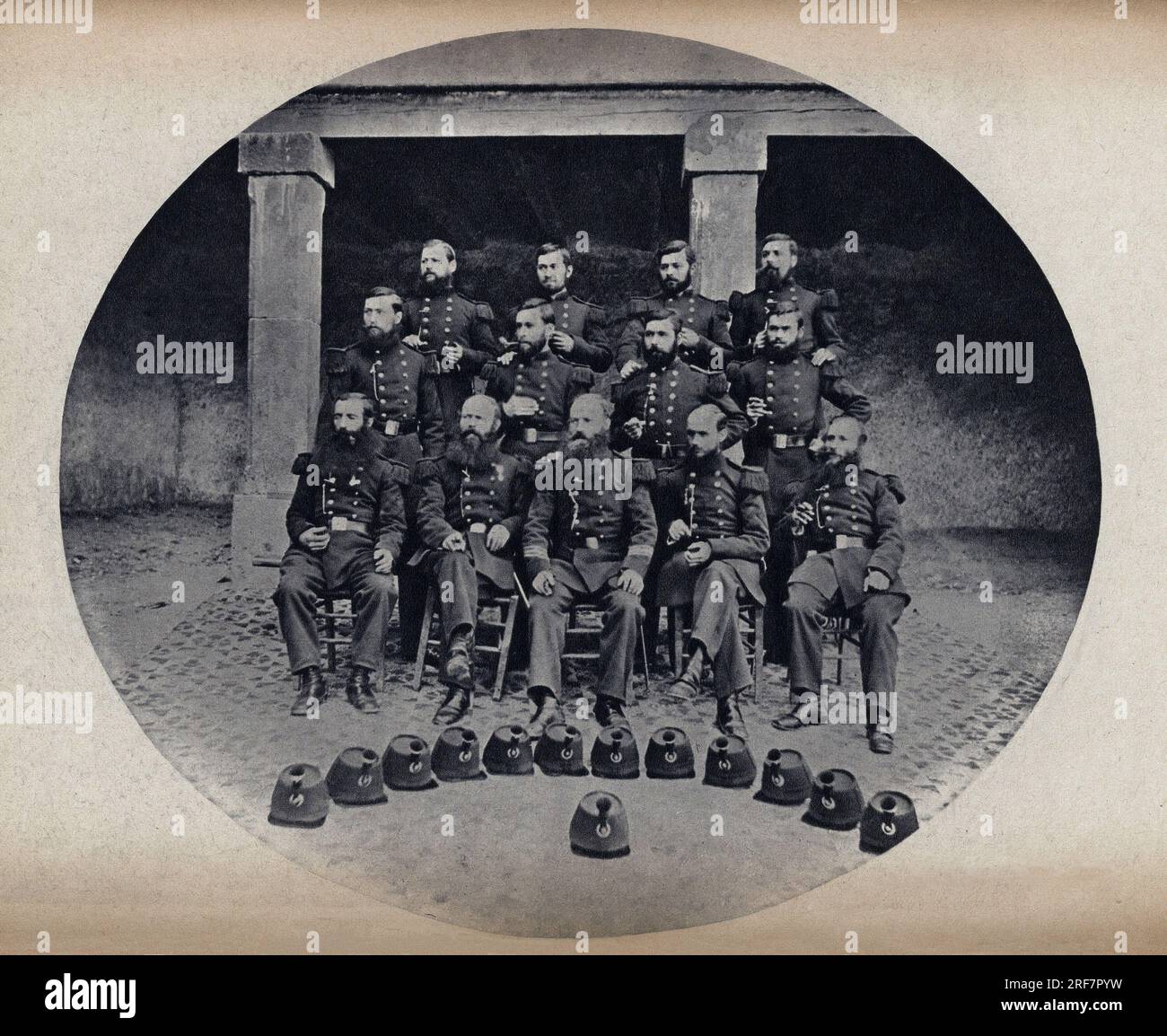 Portrait des sapeur-pompiers (sapeur pompiers) du 22e de ligne, en 1872. Photographie, fin 19eme siecle, Paris. Coll. Selva. Stock Photo