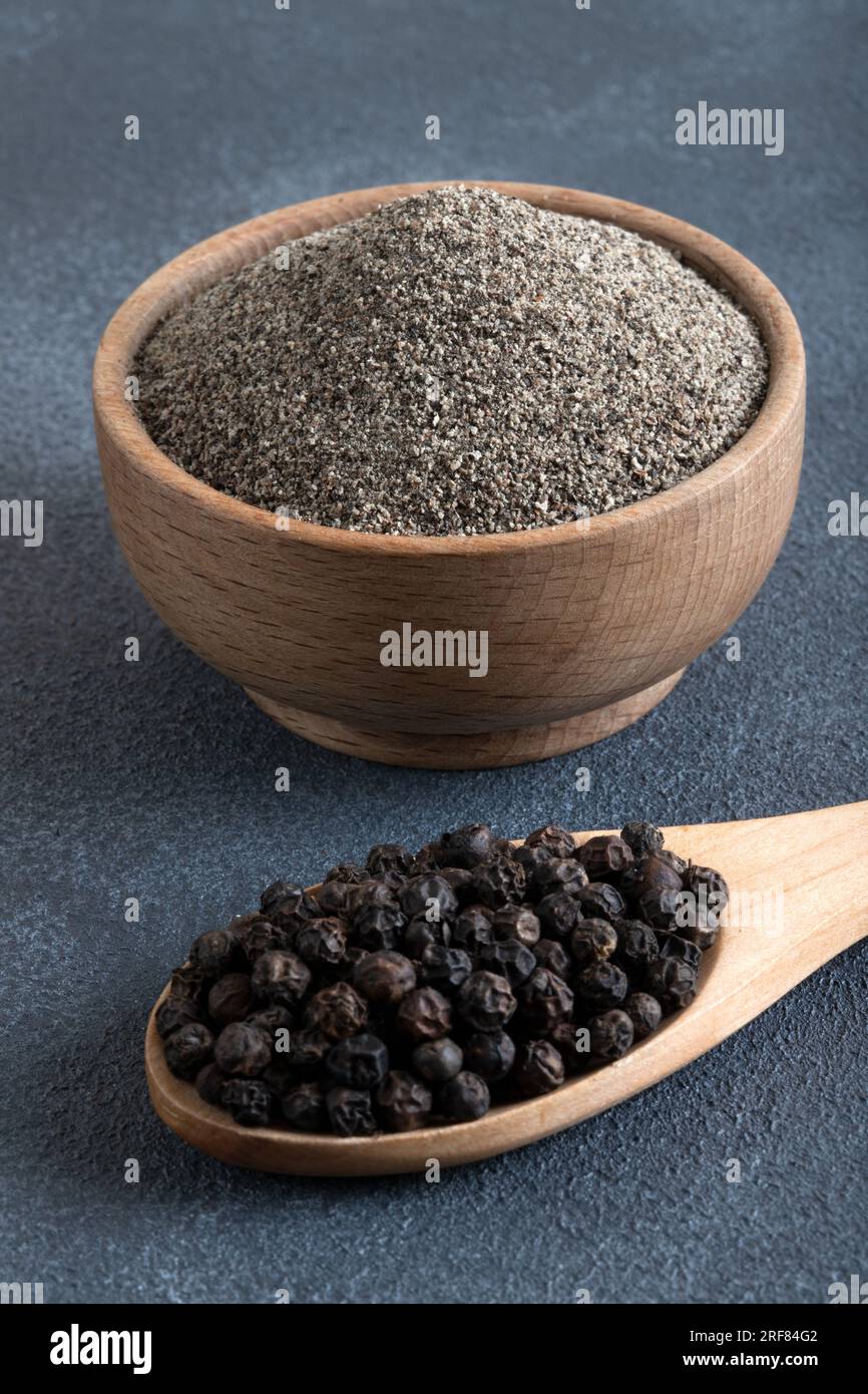 Ground black pepper with grains of black pepper,closeup Stock Photo Alamy