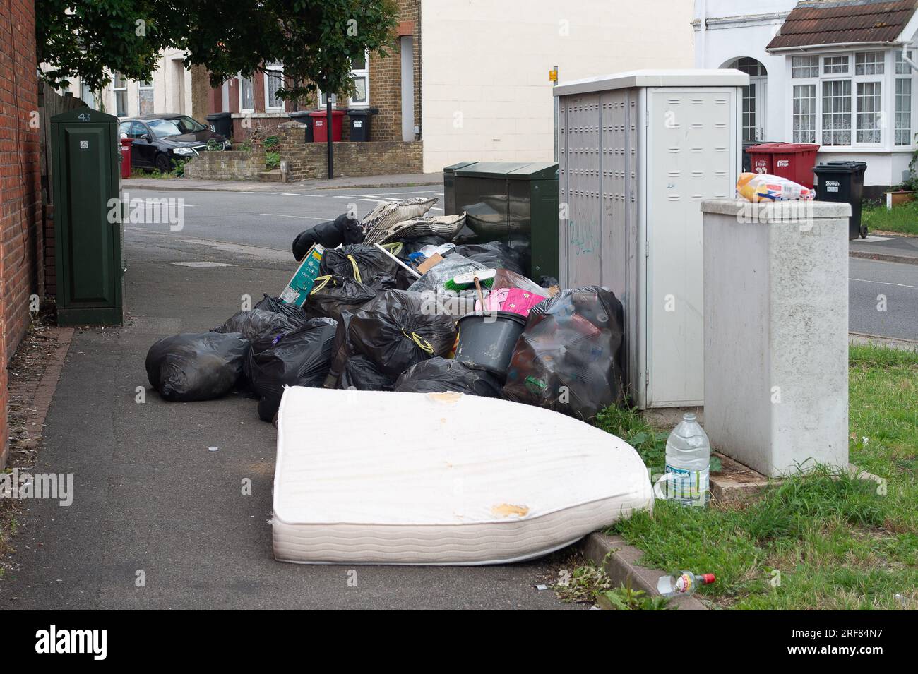 Slough Berkshire UK 1st August 2023 Overflowing Bins And Rubbish slough-berkshire-uk-1st-august-2023-overflowing-bins-and-rubbish