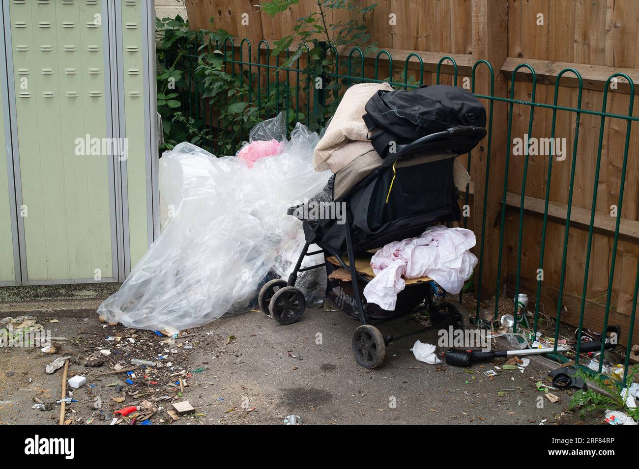 Slough Berkshire Uk 1st August 2023 Overflowing Bins And Rubbish Dumped On The Streets In 