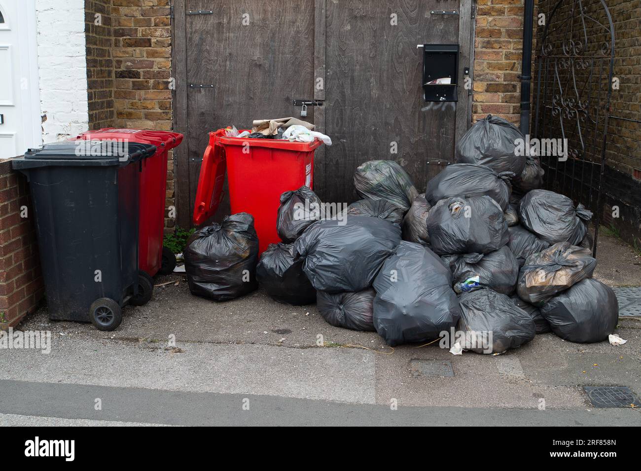 Slough, Berkshire, UK. 1st August, 2023. Overflowing bins and rubbish