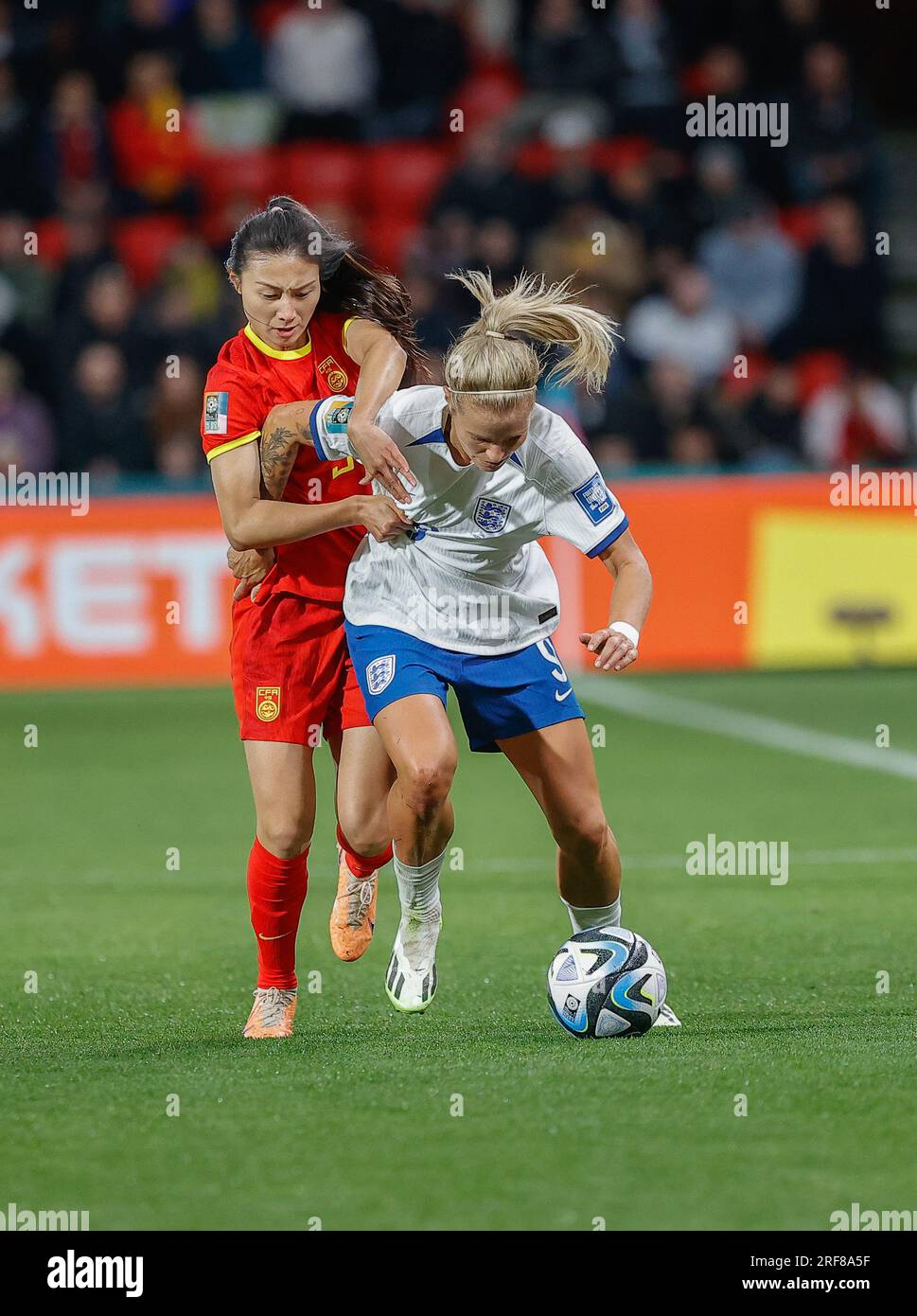 Adelaide/Tarntanya, Australia, 1st August 2023, FIFA Women's World Cup (Group D - Match #39) England vs China, England's Rachel DALY and China's Mengyu SHEN fight for possession   Credit: Mark Willoughby/Alamy Live News Stock Photo