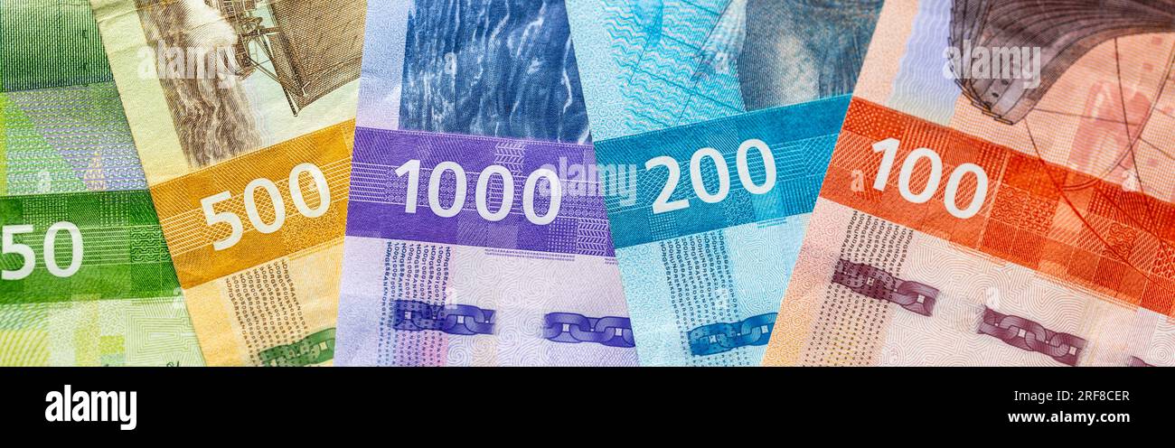 Hand holding norwegian banknotes hi-res stock photography and images ...