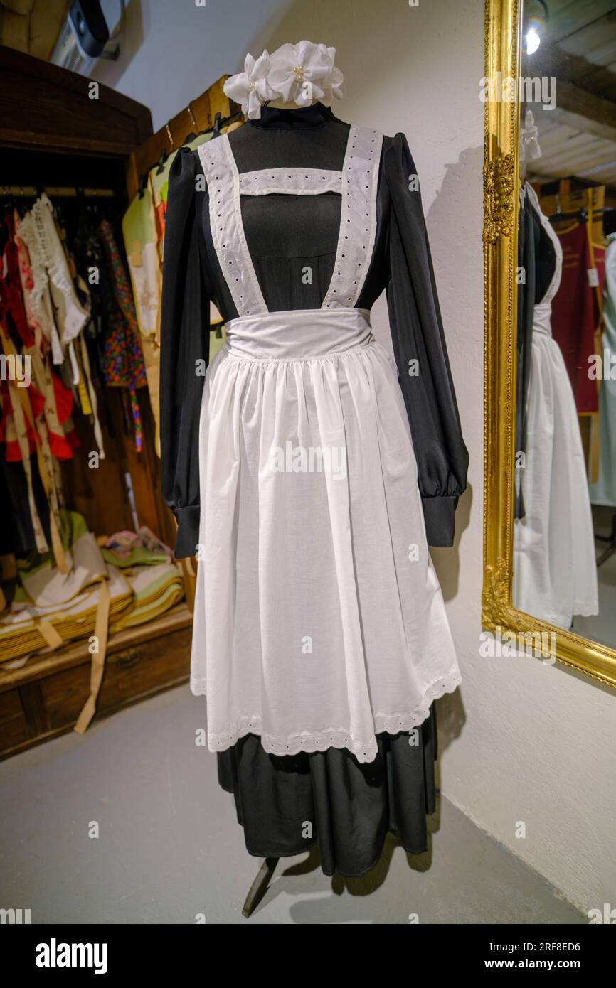 https://c8.alamy.com/comp/2RF8ED6/manor-maid-outfit-black-skirt-with-white-apron-pakruojis-manor-lithuania-2RF8ED6.jpg