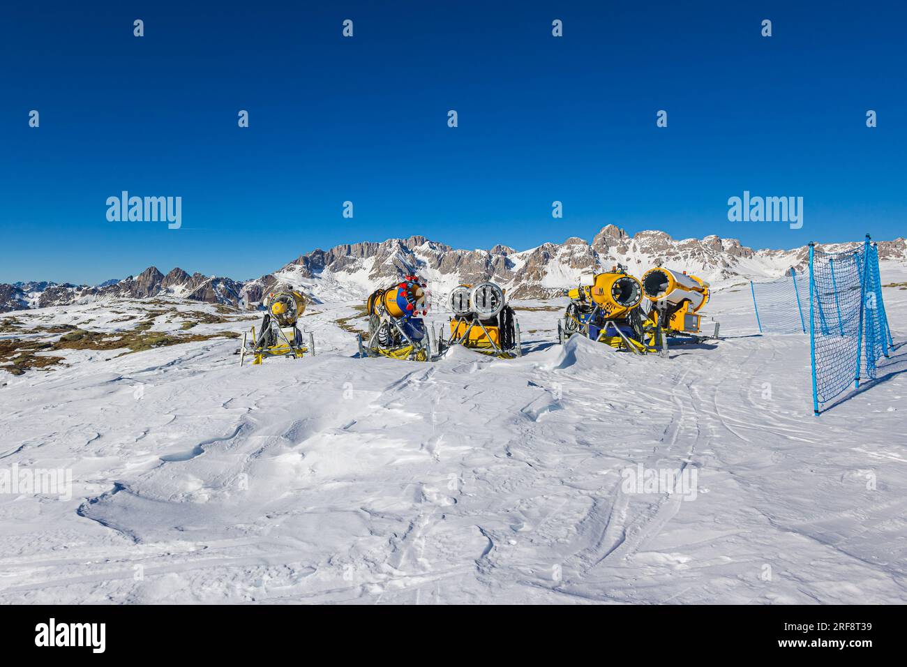 https://c8.alamy.com/comp/2RF8T39/falcade-italy-february-15-2023-the-future-of-winter-sports-snow-cannon-or-snow-gun-in-the-dolomites-mountains-climate-change-is-reducing-the-am-2RF8T39.jpg