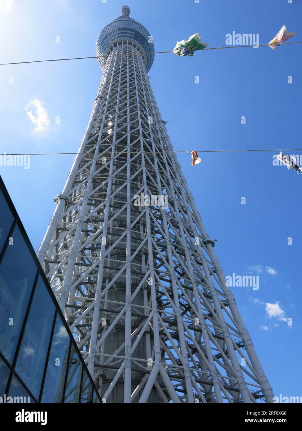 At 634 m, the Tokyo Skytree towers into the sky and is a top tourist