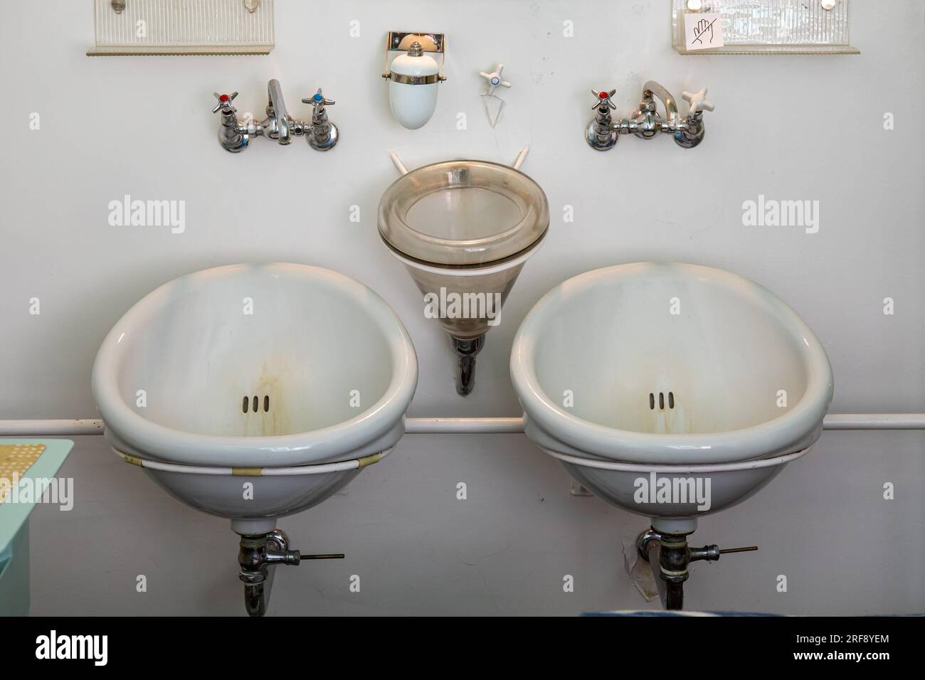 Drainage sputum basin between two silent washbasins at Paimio Sanatorium, former tuberculosis hospital designed by Aino and Alvar Aalto Stock Photo