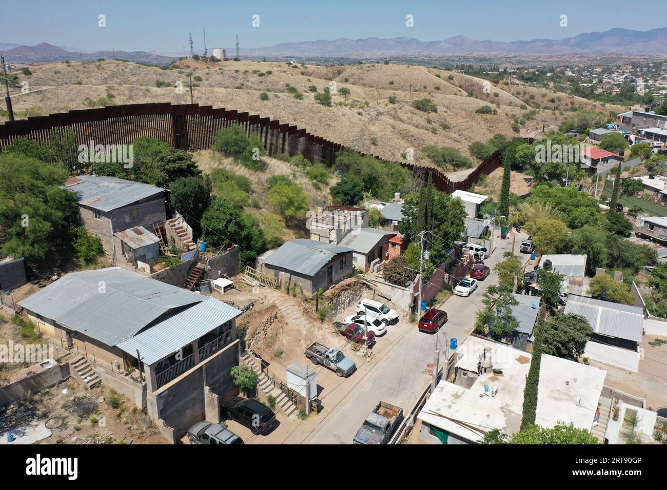 Nogales, Sonora Mexico and to the north the city Nogales Arizona