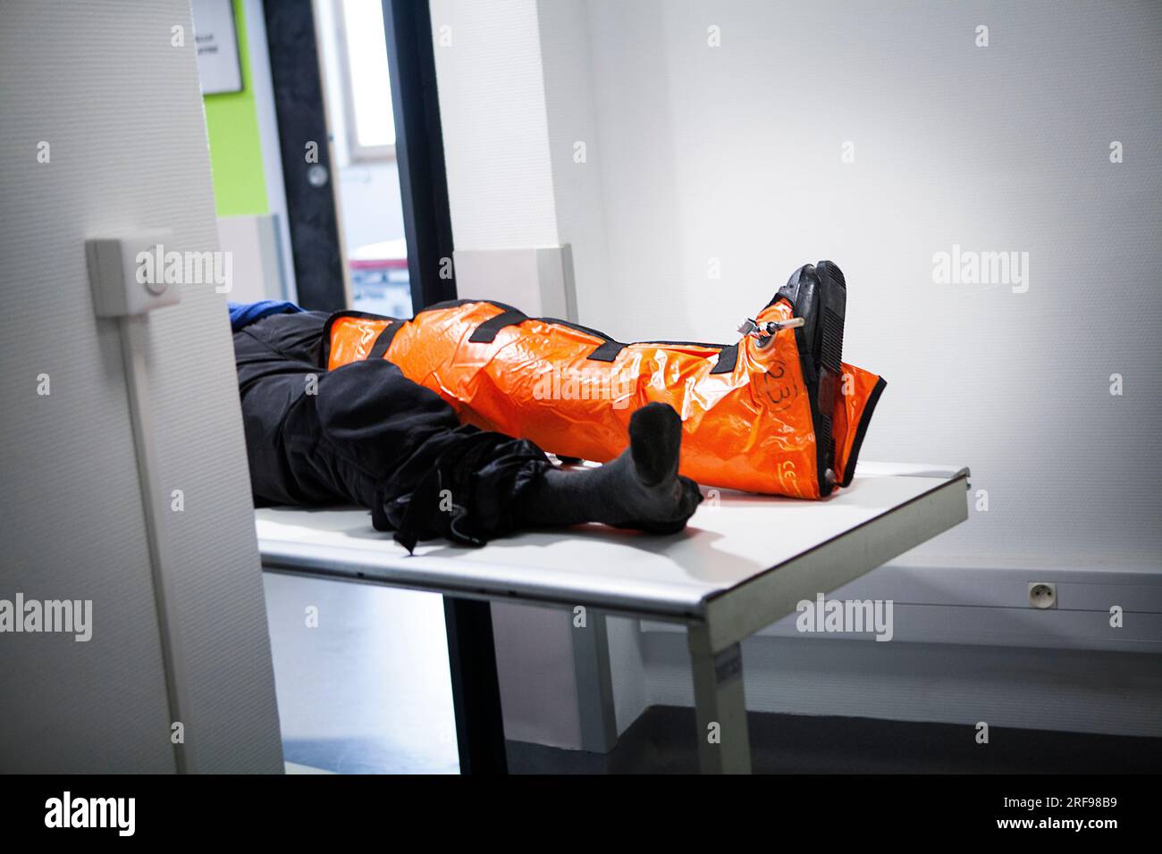 Fracture of tibia and fibula hires stock photography and images Alamy