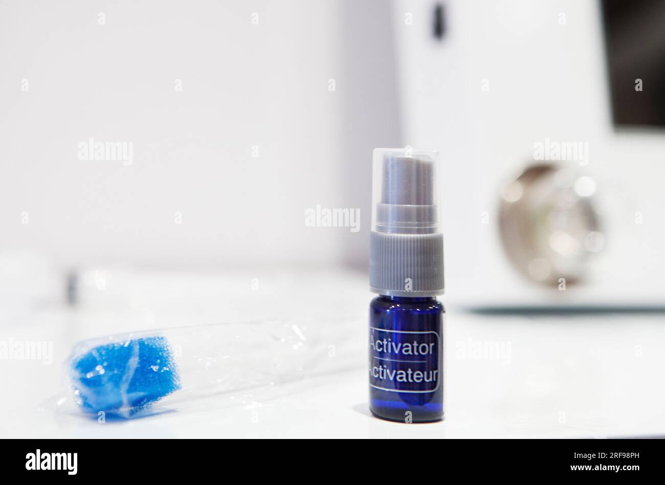 Teeth whitening by applying a gel in a tray and exposure to an LED lamp