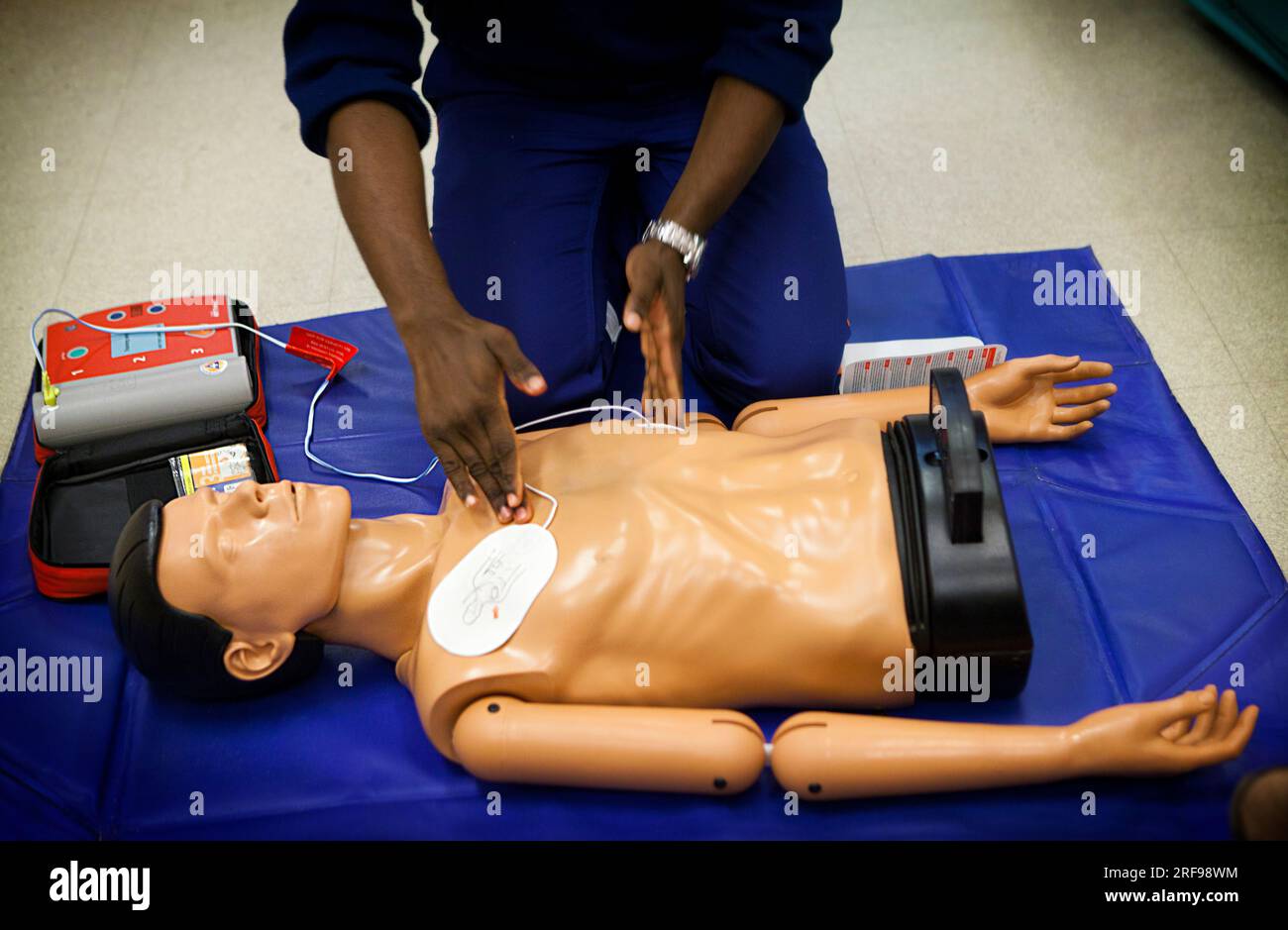 Defibrillation Course First aid training: course with a mannequin on the use of a ...