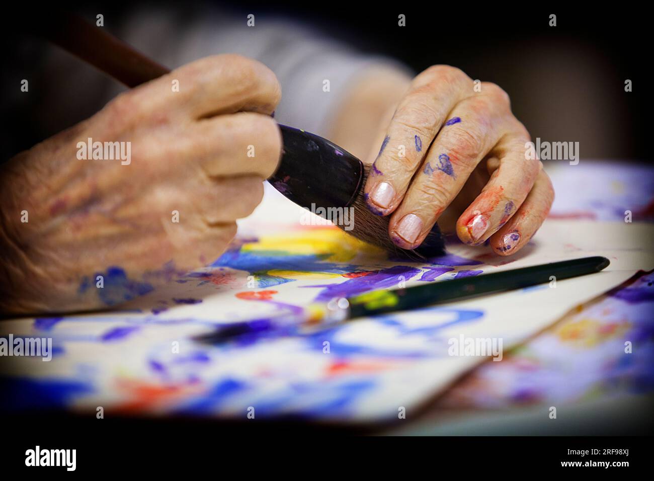 Art therapy in a retirement home for Alzheimer's and dementia patients ...