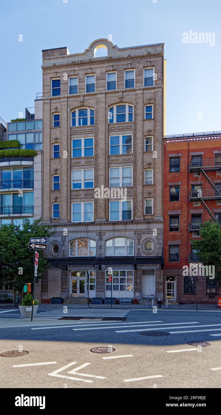 321 west 13th st hi-res stock photography and images - Alamy