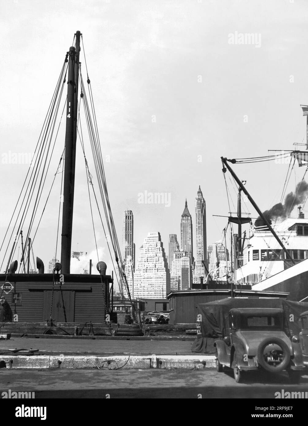 City of the future 1930s hi-res stock photography and images