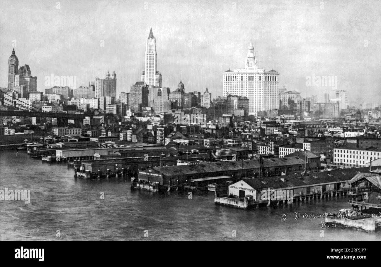 New York, New York.  c. 1914 View of Lower Manhattan with the Singer Building left, the Woolworth Building, center, and the new Municipal Building, right. Stock Photo