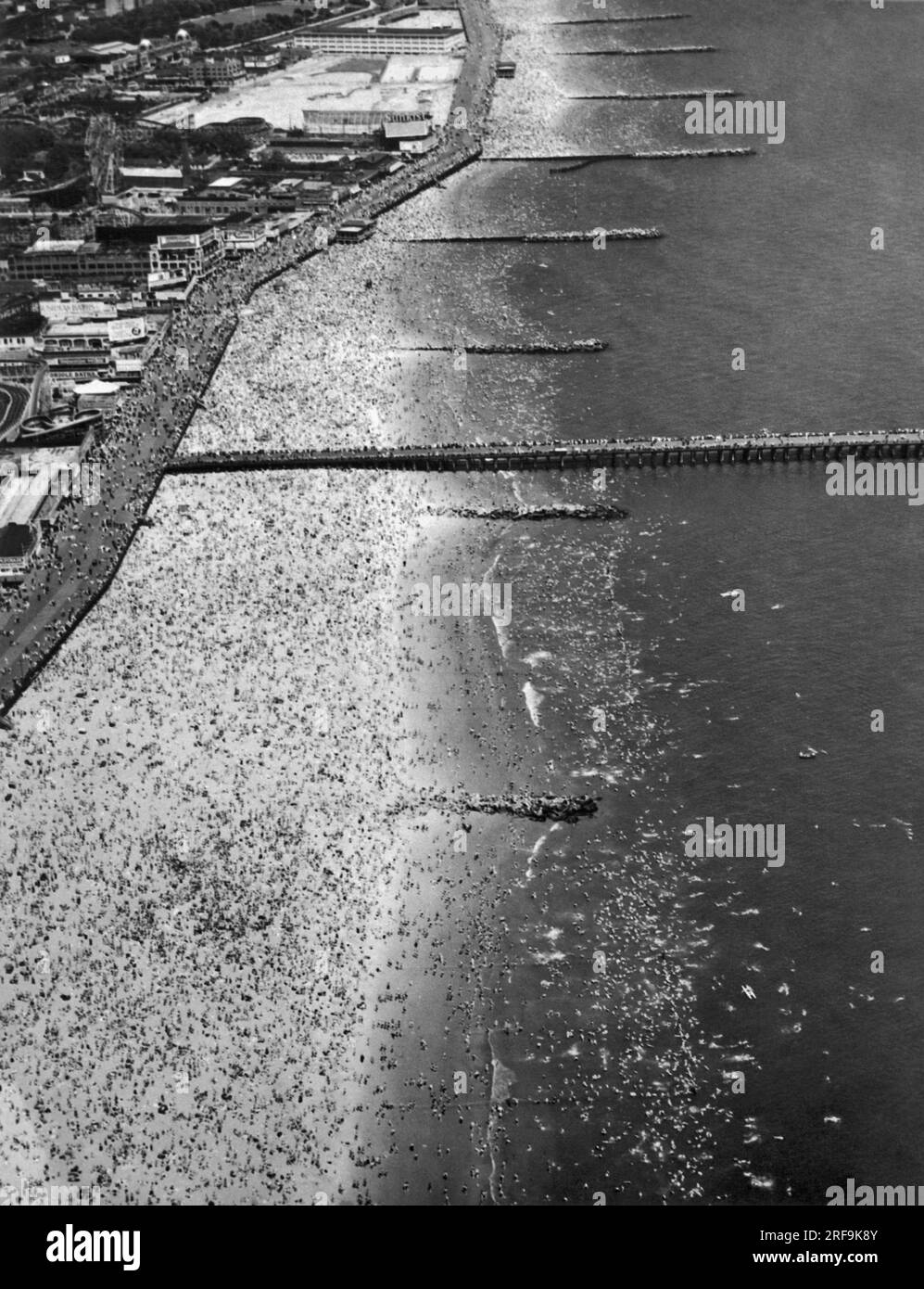 New York, New York:  July 4, 1936   An aerial view of the crowds that jammed Coney Island in Brooklyn on July Fourth. Stock Photo