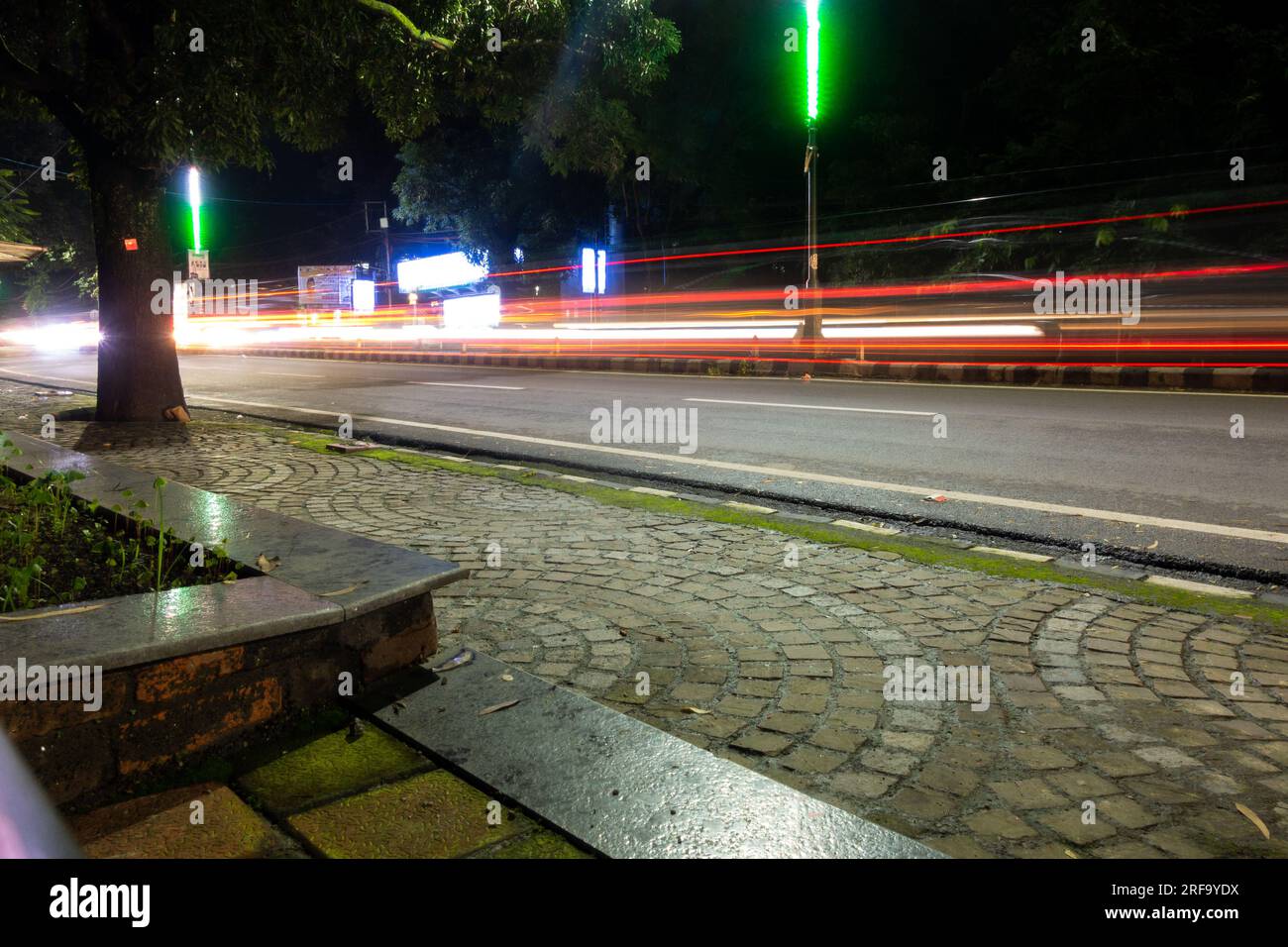 June 28th 2022 Dehradun City, India. Captivating long-exposure night light trails on Rajpur Road, Enchanting cityscape. Stock Photo