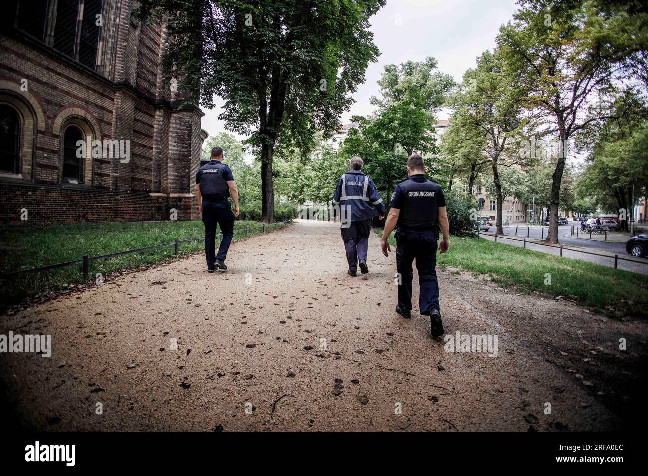 Berlin, Germany. 01st Aug, 2023. Employees of the public order office patrol Zionskirchplatz. The inspections by the public order office are concerned with violations of the Green Spaces Act and violations of the leash requirement for dogs. Credit: Carsten Koall/dpa/Alamy Live News Stock Photo