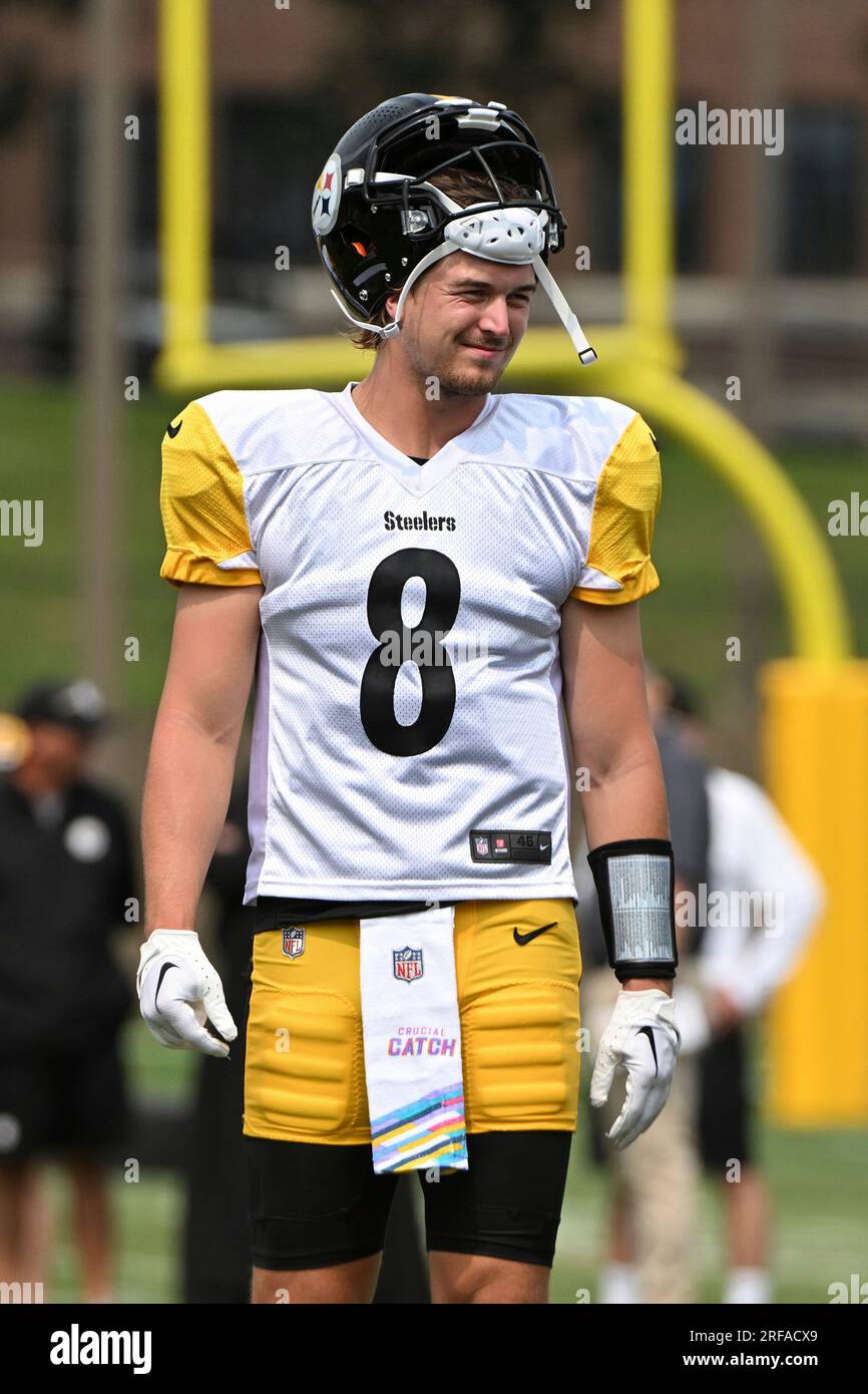 Pittsburgh Steelers quarterback Kenny Pickett (8) participates in an NFL football team's