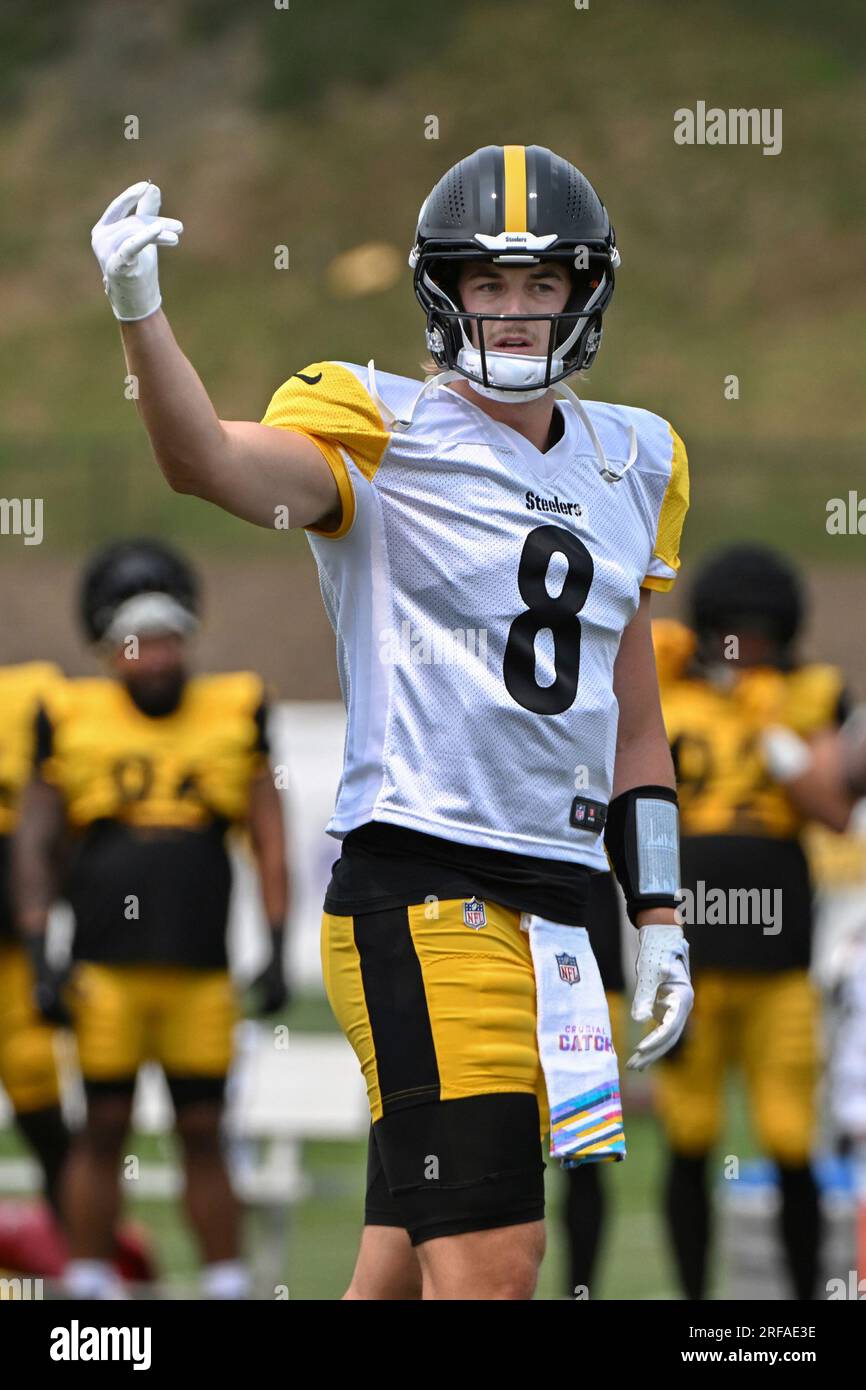 Pittsburgh Steelers quarterback Kenny Pickett (8) participates in the NFL football team's