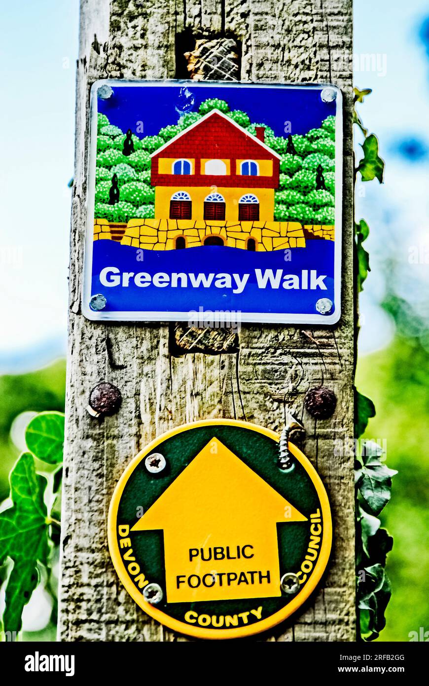 Greenway (Devon): Signpost to Greenway House Stock Photo